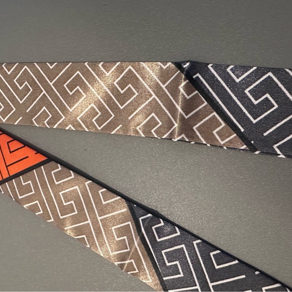 Stylish Geometric Patterned Twilly - Picture 3 of 3